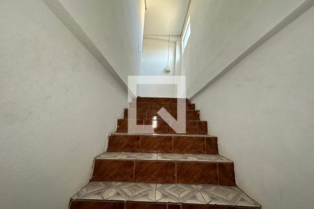 Escada de casa para alugar com 2 quartos, 352m² em Santos Dumont, São Leopoldo