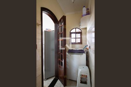 Casa à venda com 214m², 4 quartos e 2 vagasBanheiro 2