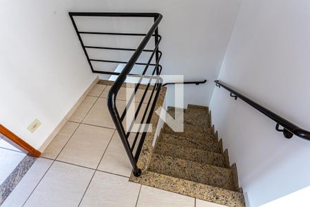 Escada Dormitórios de casa para alugar com 3 quartos, 130m² em Jardim Stella, Santo André