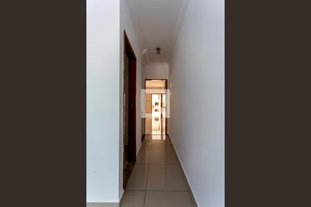 Corredor de casa para alugar com 3 quartos, 130m² em Jardim Stella, Santo André