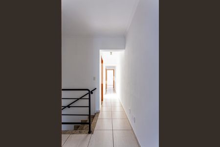 Corredor Dormitórios de casa para alugar com 3 quartos, 130m² em Jardim Stella, Santo André
