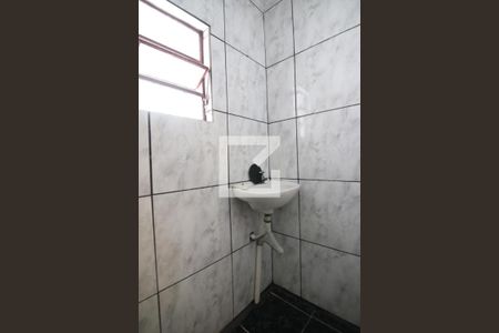 Banheiro de casa para alugar com 1 quarto, 48m² em Parque Boturussu, São Paulo