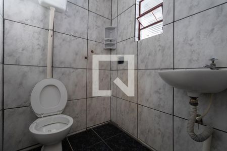 Banheiro de casa para alugar com 1 quarto, 48m² em Parque Boturussu, São Paulo