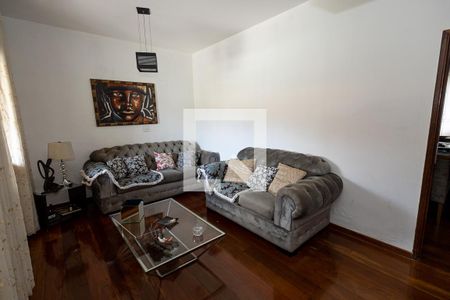 Sala de casa à venda com 3 quartos, 225m² em Jaqueline, Belo Horizonte