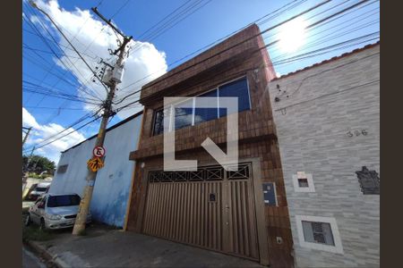 Casa à venda com 360m², 3 quartos e 2 vagas Casa à venda com 360m², 3 quartos e 2 vagasFachada