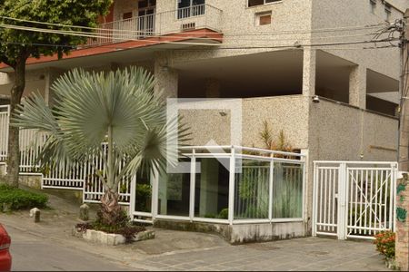 Apartamento à venda com 100m², 4 quartos e 2 vagasFachada e portaria