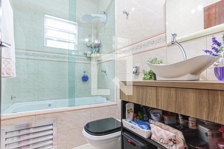 Casa à venda com 180m², 3 quartos e 2 vagasBanheiro