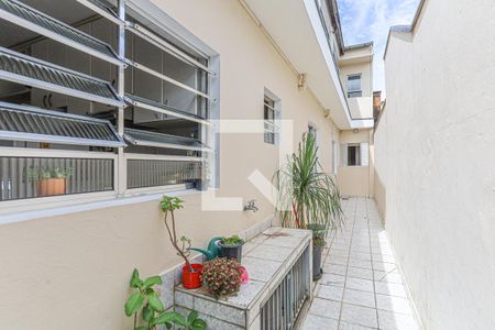 Casa à venda com 180m², 3 quartos e 2 vagasCorredor