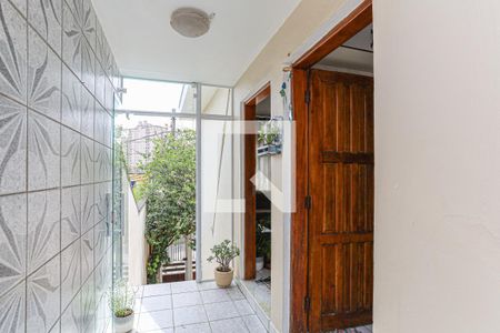 Casa à venda com 180m², 3 quartos e 2 vagasCorredor