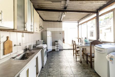 Casa à venda com 300m², 3 quartos e 2 vagas