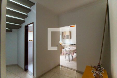Hall da Sala de casa para alugar com 2 quartos, 103m² em Vila Nova Curuçá, São Paulo
