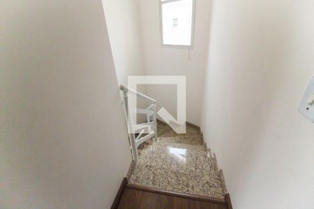 Escada de casa para alugar com 2 quartos, 103m² em Vila Nova Curuçá, São Paulo