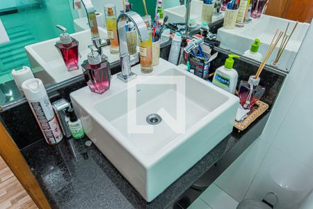 Casa à venda com 350m², 3 quartos e 6 vagas Casa à venda com 350m², 3 quartos e 6 vagasBanheiro Suite