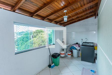 Casa à venda com 350m², 3 quartos e 6 vagas Casa à venda com 350m², 3 quartos e 6 vagasÁrea de Serviço