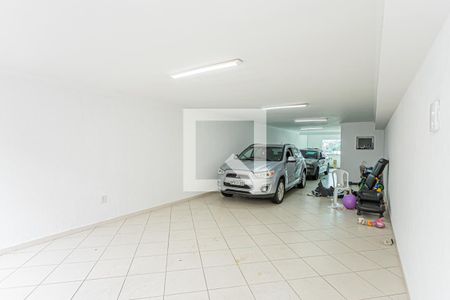 Casa à venda com 350m², 3 quartos e 6 vagas Casa à venda com 350m², 3 quartos e 6 vagasGaragem