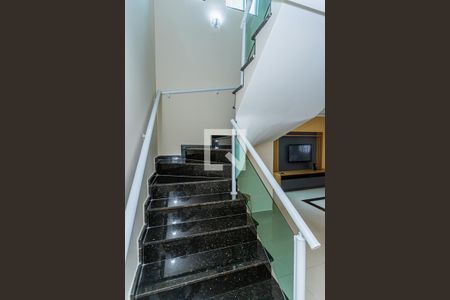 Escada de casa à venda com 3 quartos, 350m² em Vila América, São Paulo