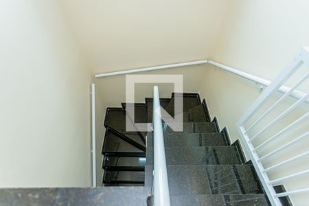 Casa à venda com 350m², 3 quartos e 6 vagas Casa à venda com 350m², 3 quartos e 6 vagasEscada