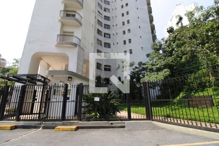 Apartamento à venda com 120m², 3 quartos e 2 vagasFachada e portaria