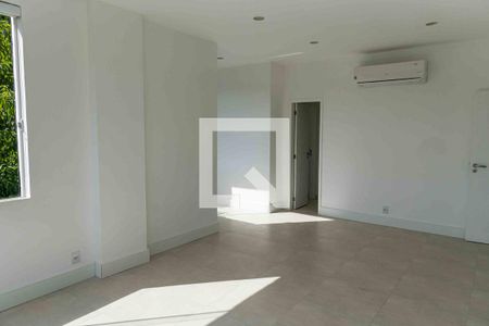 Casa de condomínio à venda com 436m², 5 quartos e 2 vagasSuíte master