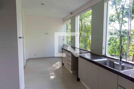 Casa de condomínio à venda com 436m², 5 quartos e 2 vagasCozinha