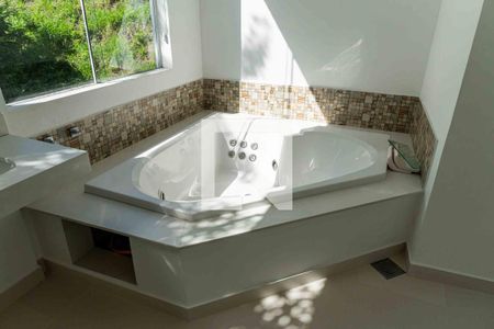 Casa de condomínio à venda com 436m², 5 quartos e 2 vagasBanheiro da Suíte master