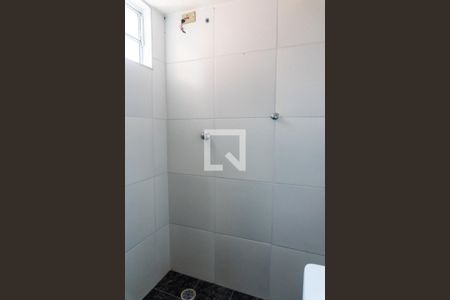 Banheiro de kitnet/studio para alugar com 1 quarto, 25m² em Vila Guarani, São Paulo