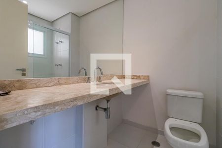 Apartamento à venda com 255m², 4 quartos e 3 vagas Apartamento à venda com 255m², 4 quartos e 3 vagasBanheiro da Suíte 1