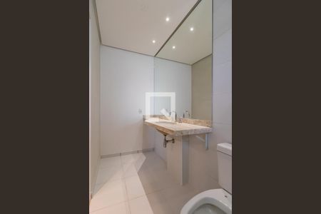 Apartamento à venda com 255m², 4 quartos e 3 vagas Apartamento à venda com 255m², 4 quartos e 3 vagasBanheiro da Suíte 2