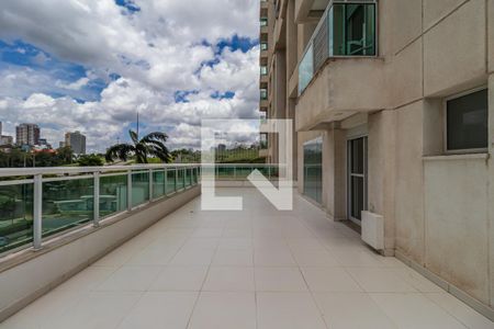 Apartamento à venda com 255m², 4 quartos e 3 vagas Apartamento à venda com 255m², 4 quartos e 3 vagasVaranda da Suíte 3 e Sala