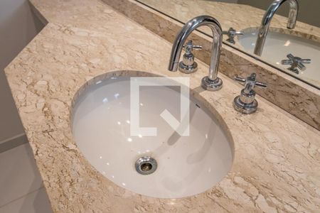 Apartamento à venda com 255m², 4 quartos e 3 vagas Apartamento à venda com 255m², 4 quartos e 3 vagasDetalhe do Banheiro da Suíte 2