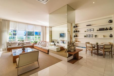 Apartamento à venda com 255m², 4 quartos e 3 vagas Apartamento à venda com 255m², 4 quartos e 3 vagasÁrea Comum