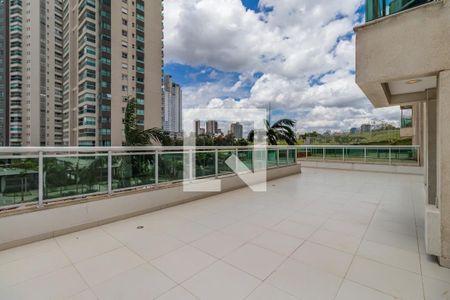 Apartamento à venda com 255m², 4 quartos e 3 vagas Apartamento à venda com 255m², 4 quartos e 3 vagasVaranda da Suíte 3 e Sala