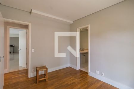 Apartamento à venda com 255m², 4 quartos e 3 vagas Apartamento à venda com 255m², 4 quartos e 3 vagasSuíte 1