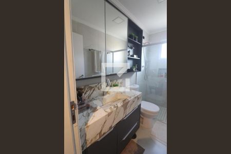 Casa à venda com 220m², 3 quartos e 3 vagasBanheiro Quarto 2 