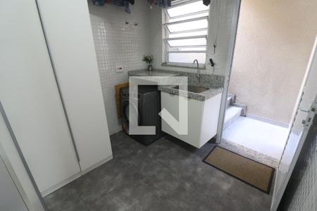 Casa à venda com 220m², 3 quartos e 3 vagasÁrea de Serviço