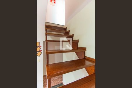 Casa à venda com 160m², 2 quartos e 2 vagasEscadas