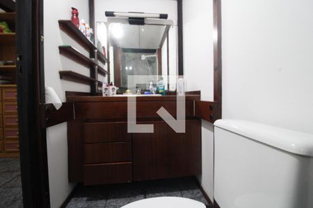 Casa à venda com 750m², 4 quartos e 3 vagasBanheiro da suíte 1
