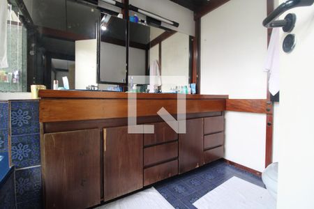 Casa à venda com 750m², 4 quartos e 3 vagasBanheiro da suíte 2