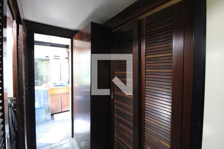 Casa à venda com 750m², 4 quartos e 3 vagasCloset da suíte 2