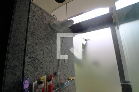 Casa à venda com 750m², 4 quartos e 3 vagasChuveiro banheiro da suíte 2