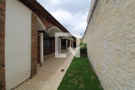 Casa à venda com 750m², 4 quartos e 3 vagasQuintal lateral