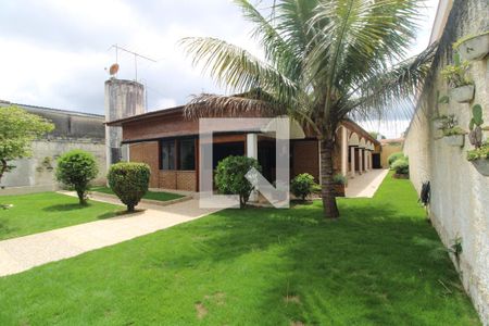 Casa à venda com 750m², 4 quartos e 3 vagasJardim fundos da casa