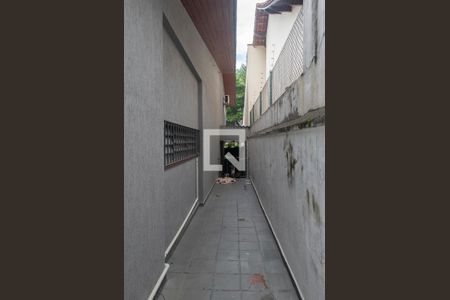 Casa à venda com 310m², 3 quartos e 2 vagas Casa à venda com 310m², 3 quartos e 2 vagasLateral