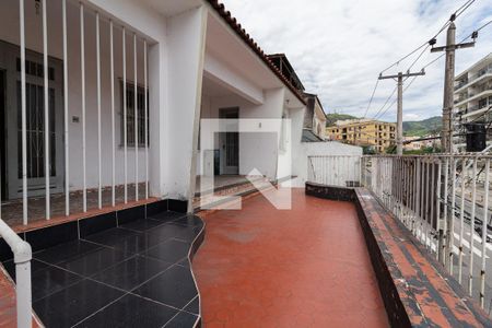 Casa à venda com 194m², 5 quartos e 2 vagas Casa à venda com 194m², 5 quartos e 2 vagasÁrea de serviço