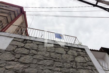 Casa à venda com 194m², 5 quartos e 2 vagas Casa à venda com 194m², 5 quartos e 2 vagasFachada