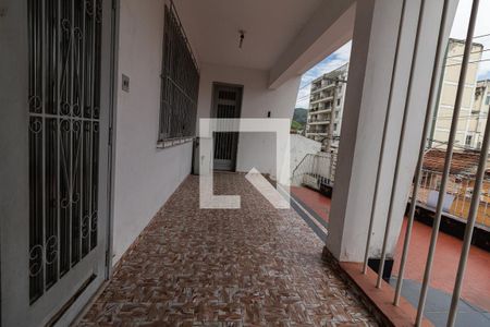 Casa à venda com 194m², 5 quartos e 2 vagas Casa à venda com 194m², 5 quartos e 2 vagasÁrea de serviço