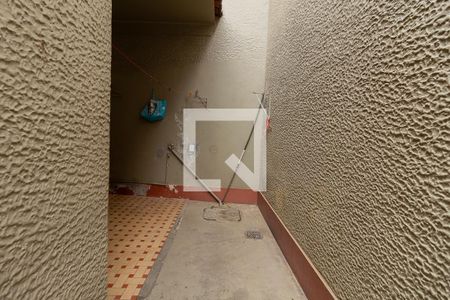 Casa à venda com 194m², 5 quartos e 2 vagas Casa à venda com 194m², 5 quartos e 2 vagasCorredor