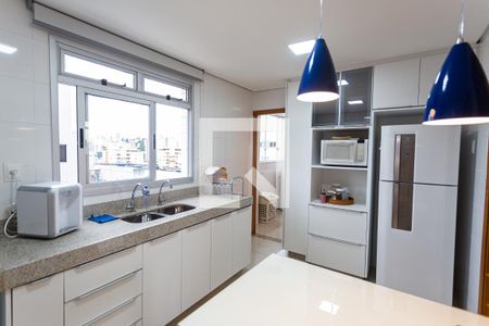 Apartamento à venda com 114m², 4 quartos e 3 vagas Apartamento à venda com 114m², 4 quartos e 3 vagasCozinha