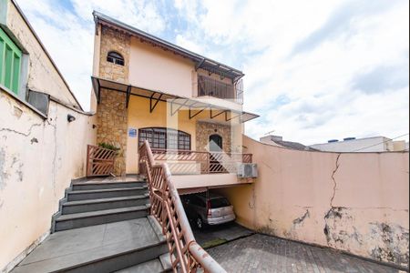 Casa à venda com 210m², 3 quartos e 4 vagas Casa à venda com 210m², 3 quartos e 4 vagasFachada - Garagem