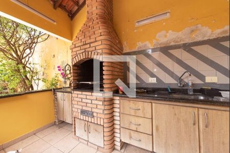 Casa à venda com 210m², 3 quartos e 4 vagas Casa à venda com 210m², 3 quartos e 4 vagasQuintal - Churrasqueira